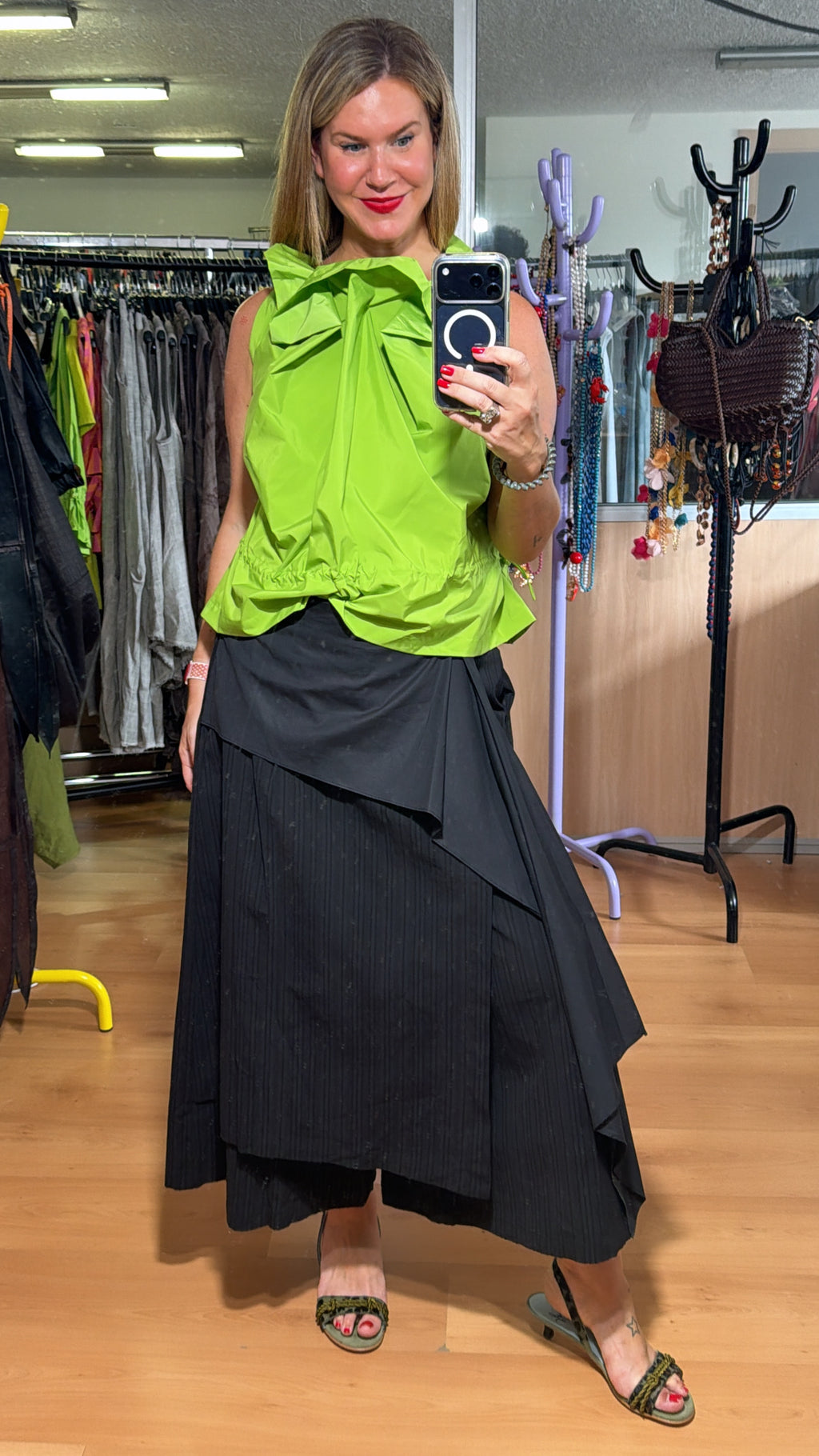 Blusa cuello arlequín sin mangas