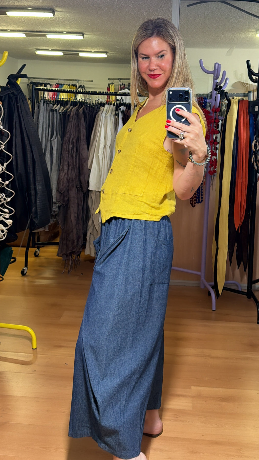 Pantalón vaquero con solapas