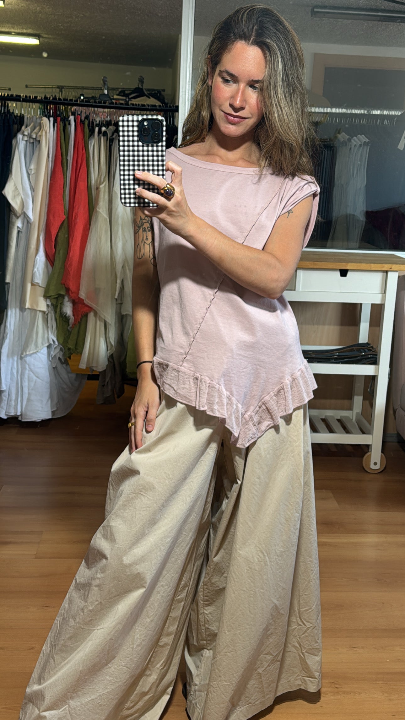 Camiseta asimétrica con volante