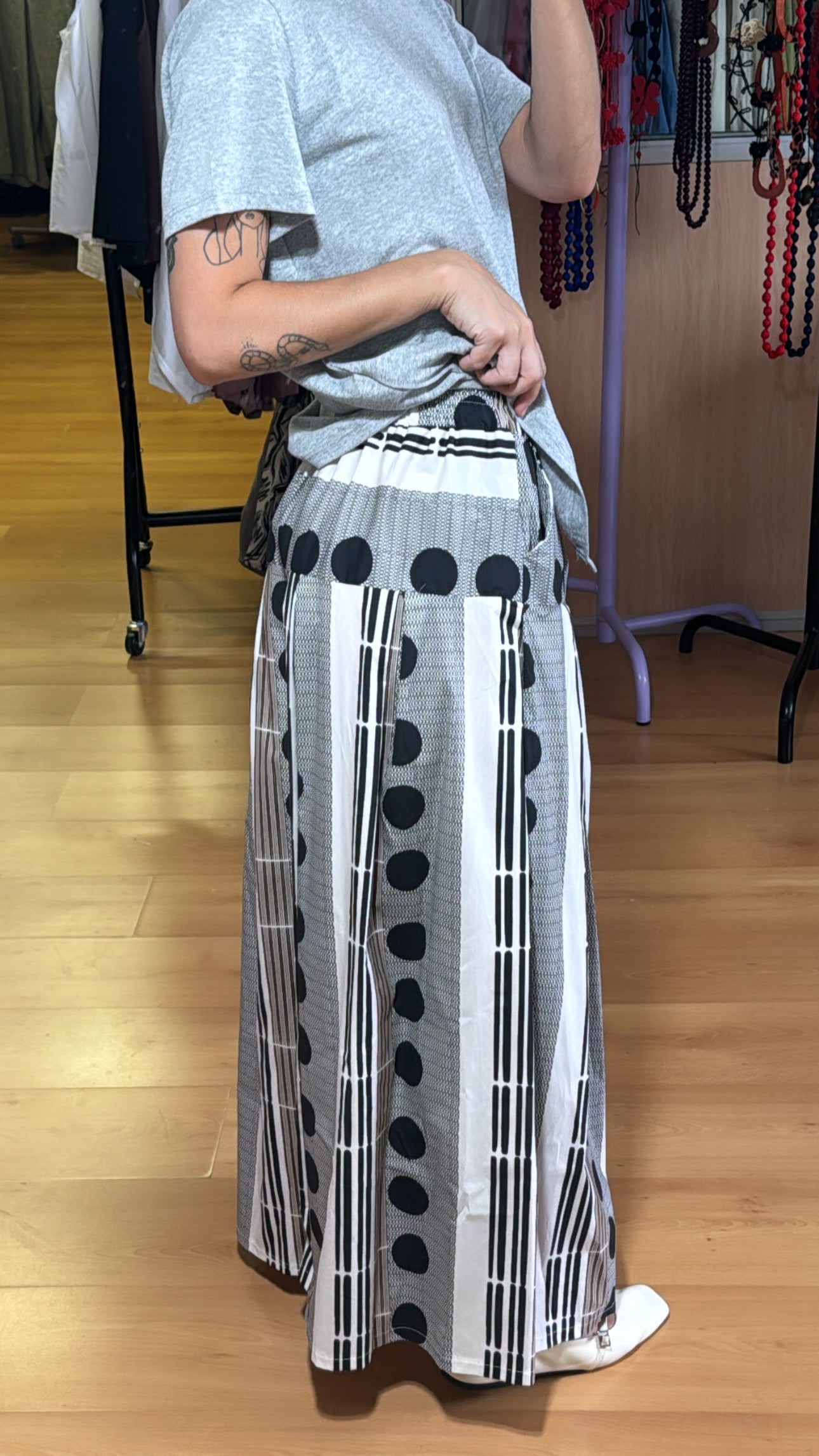 Pantalón efecto falda estampado