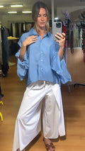 Camisa fluida con manga acampanada