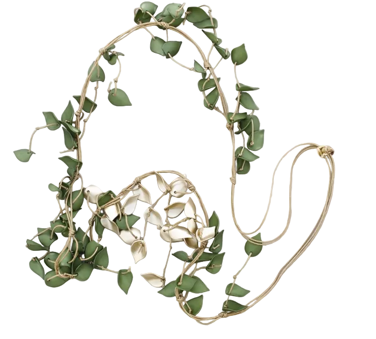 Collar hojas resina