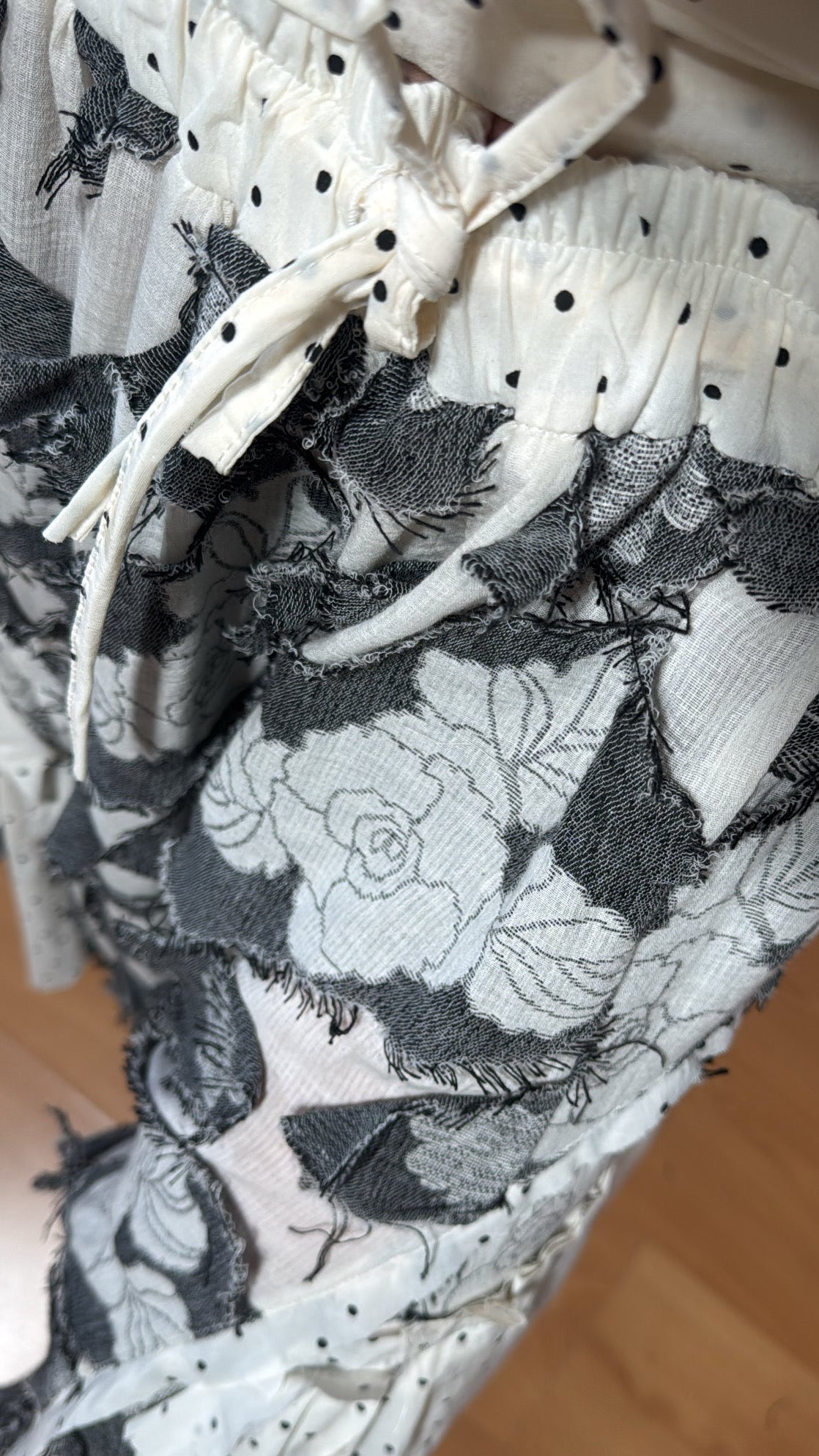 Falda con mezcla de texturas y estampados