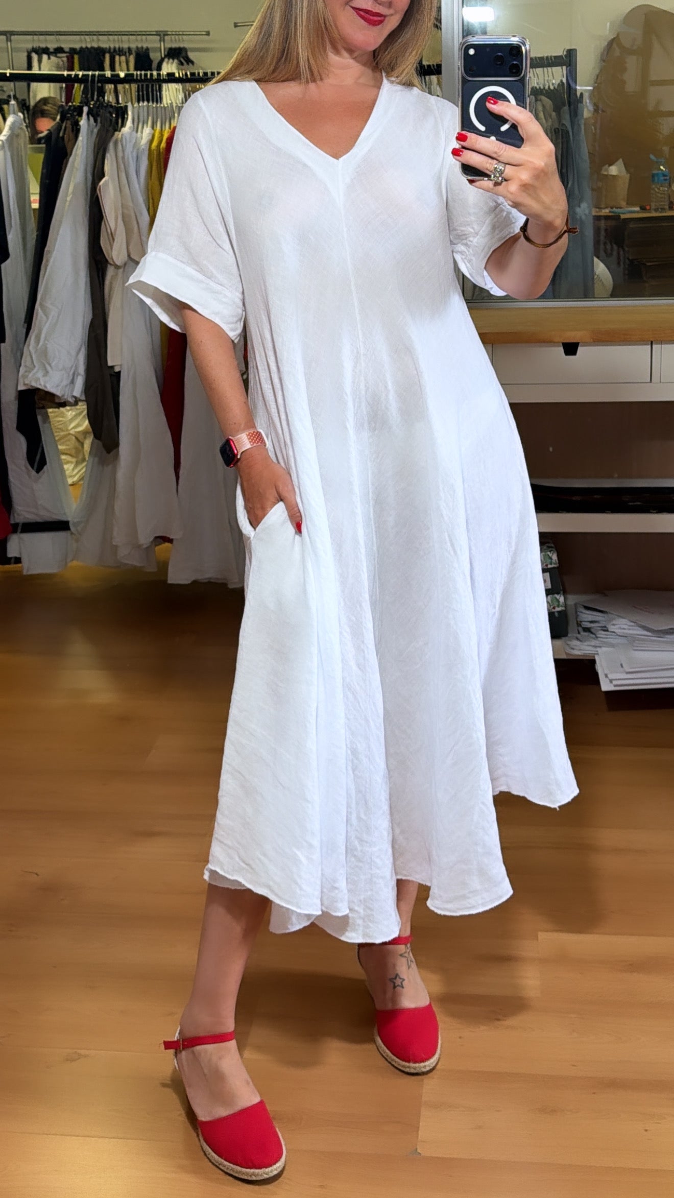 Vestido lino escote en V y mangas
