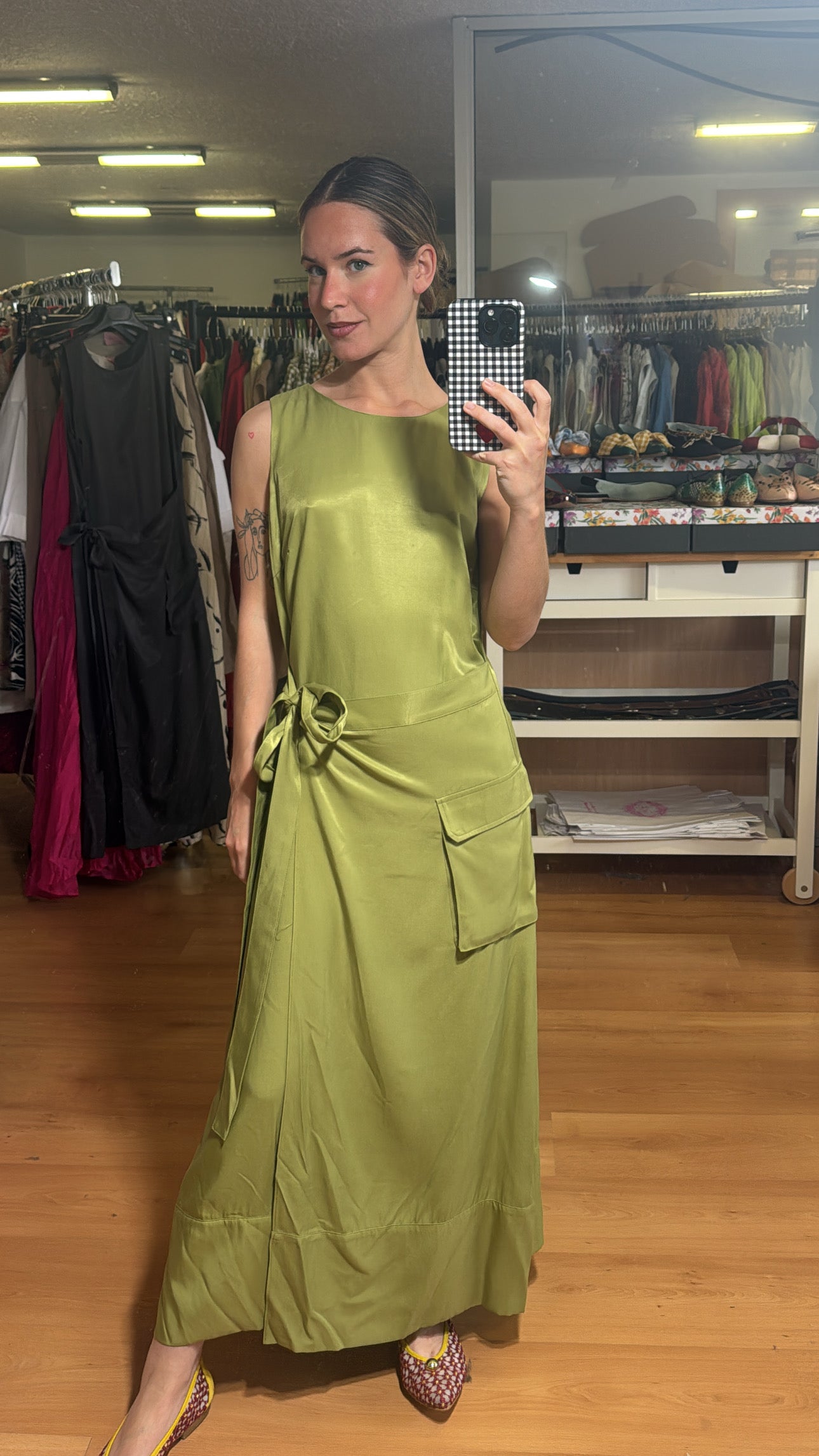 Vestido sin mangas satinado