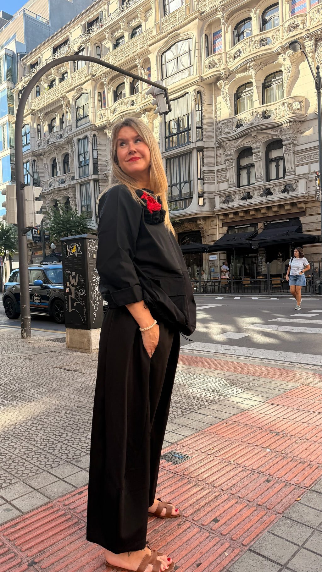 Camiseta negra con bolsillos