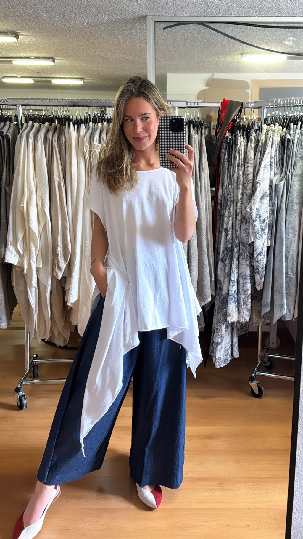 Camiseta irregular con pico