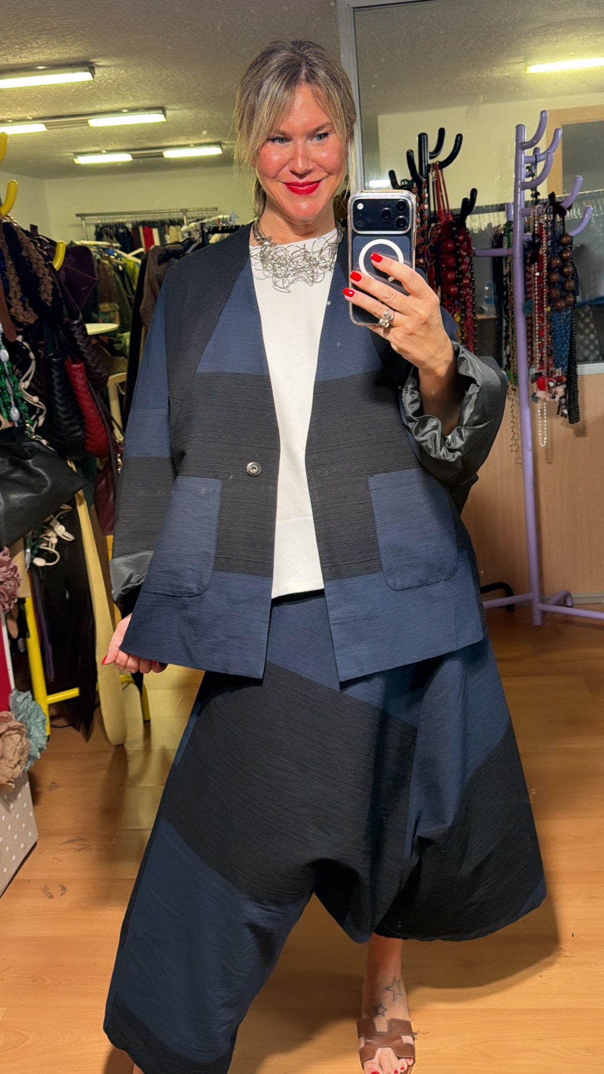 Chaqueta azul y negro