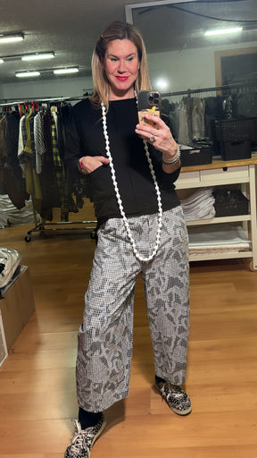 Pantalón estampado blanco y negro