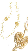 Collar floral de abalorios