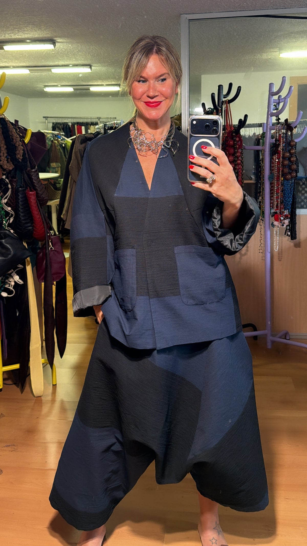 Chaqueta azul y negro