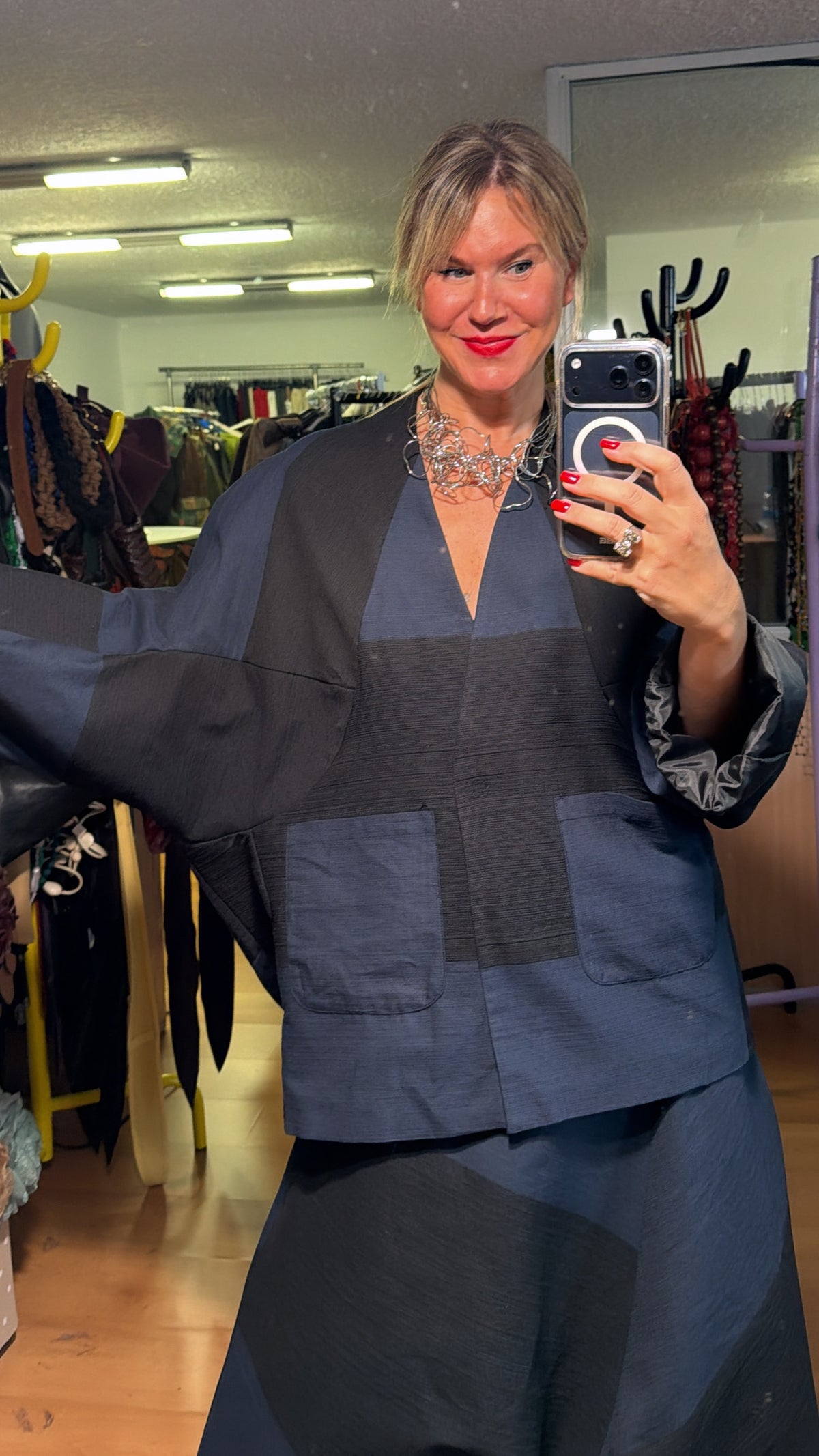 Chaqueta azul y negro