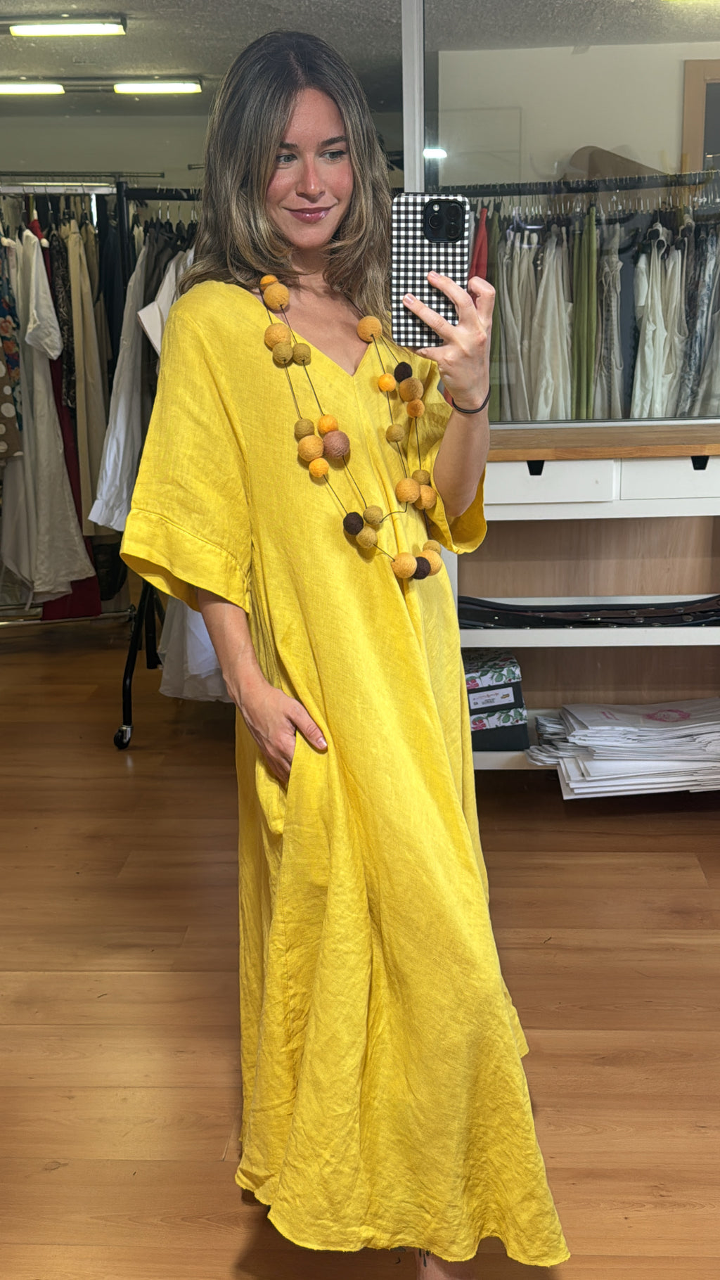 Vestido lino escote en V y mangas