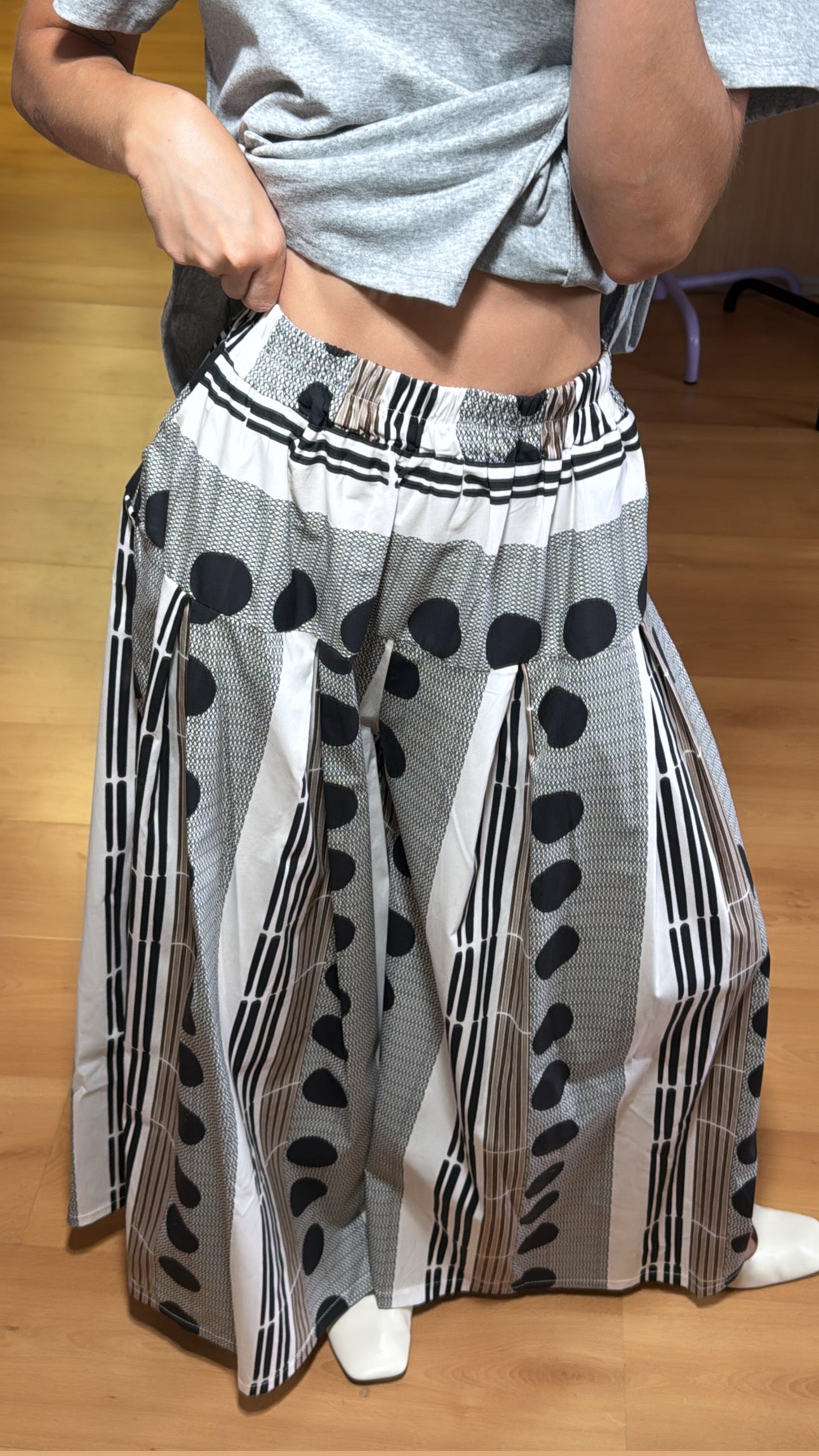 Pantalón efecto falda estampado