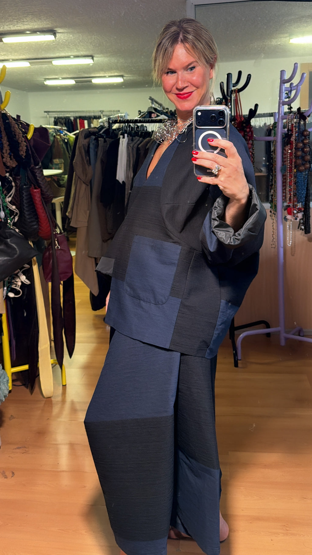 Chaqueta azul y negro