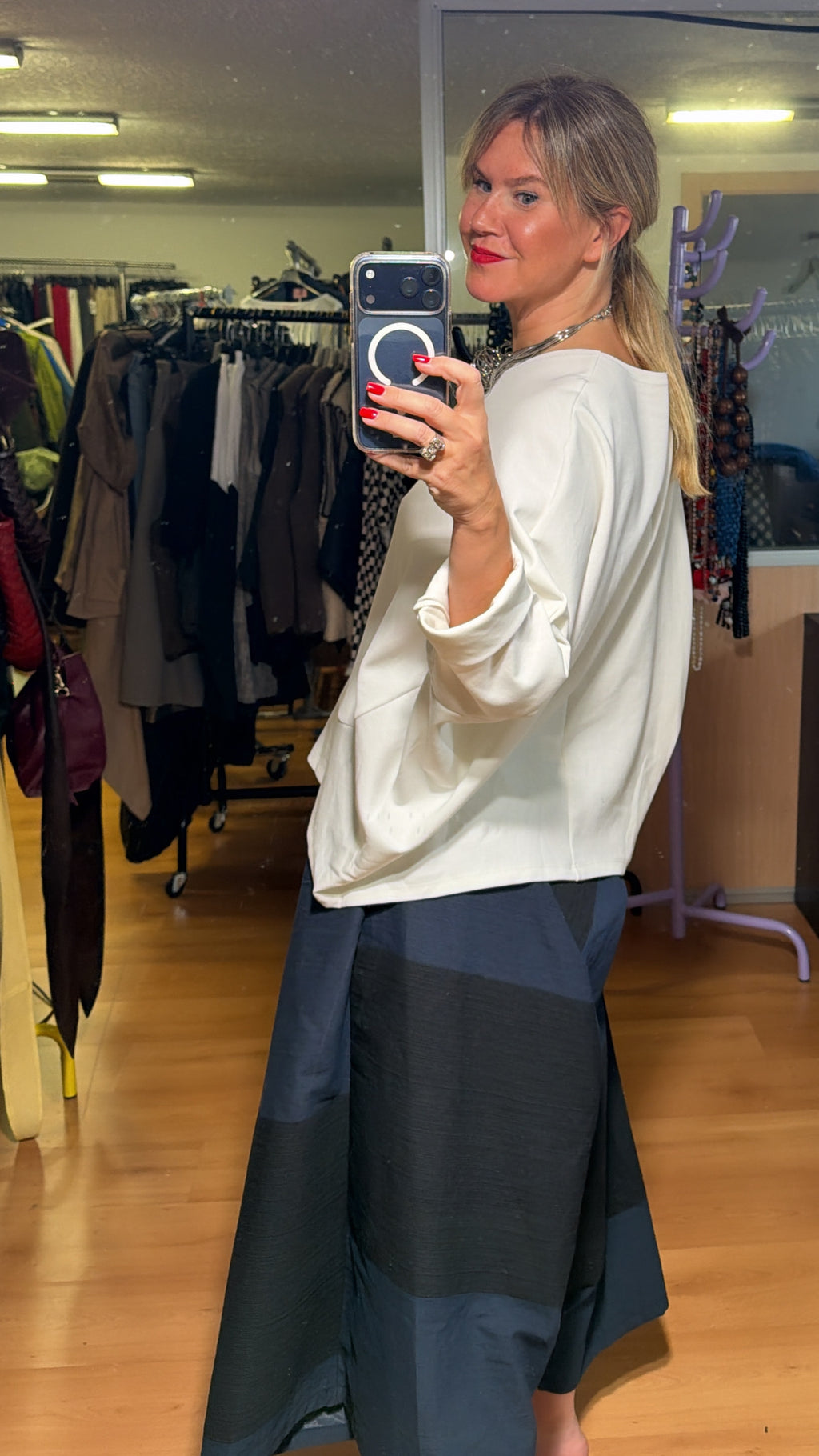 Pantalón negro y azul