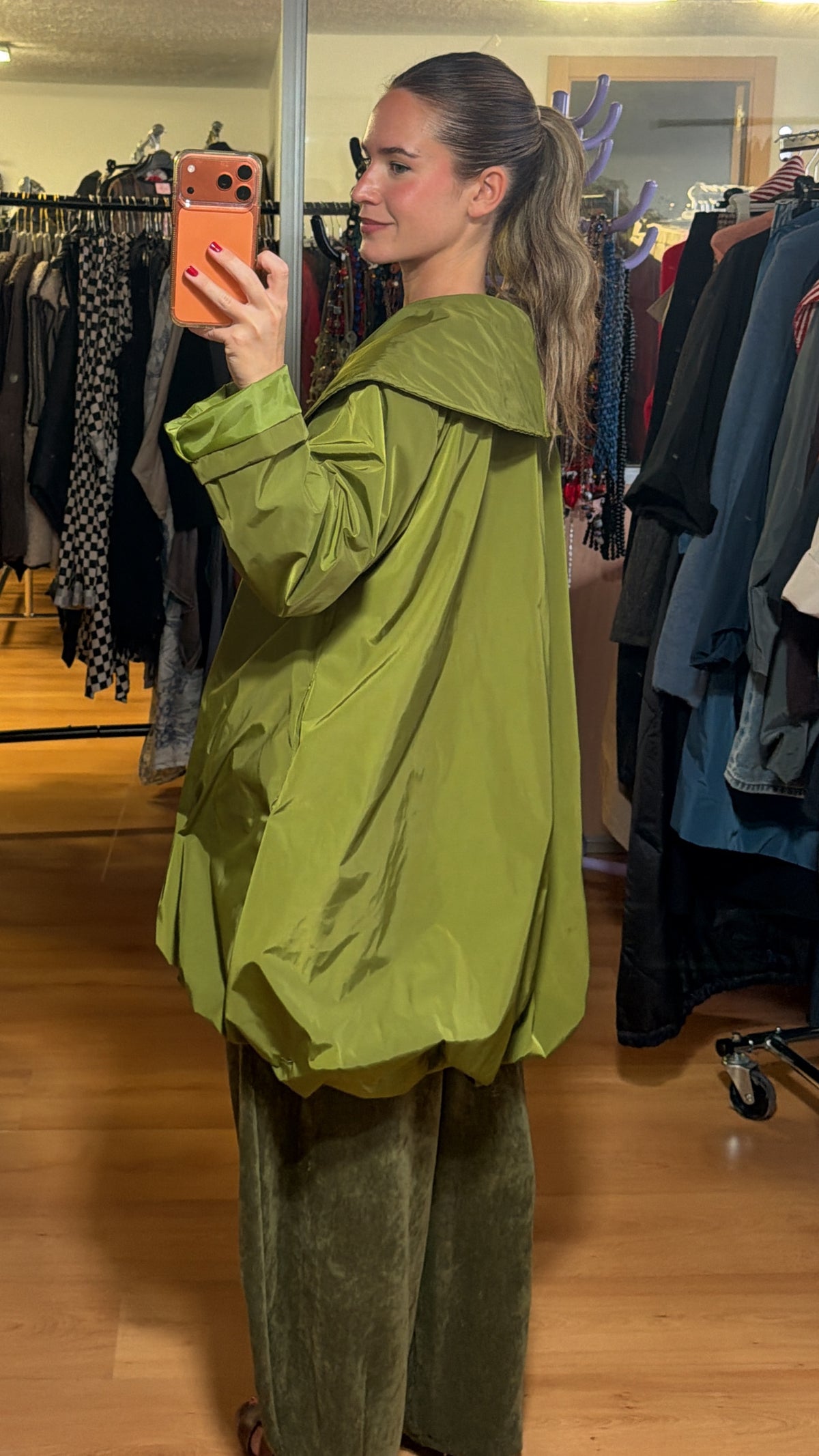Gabardina solapa grande