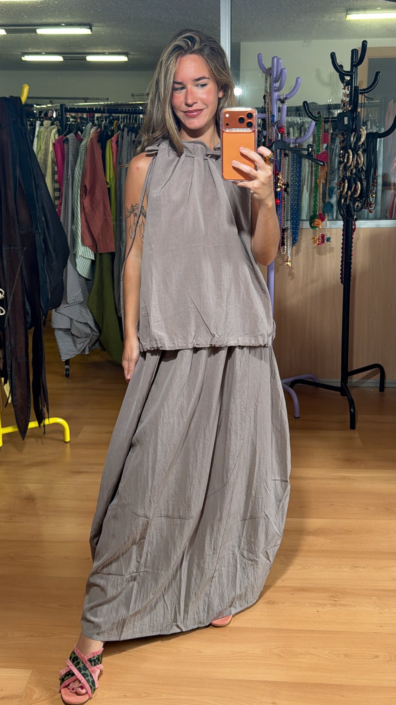 Conjunto blusa y falda