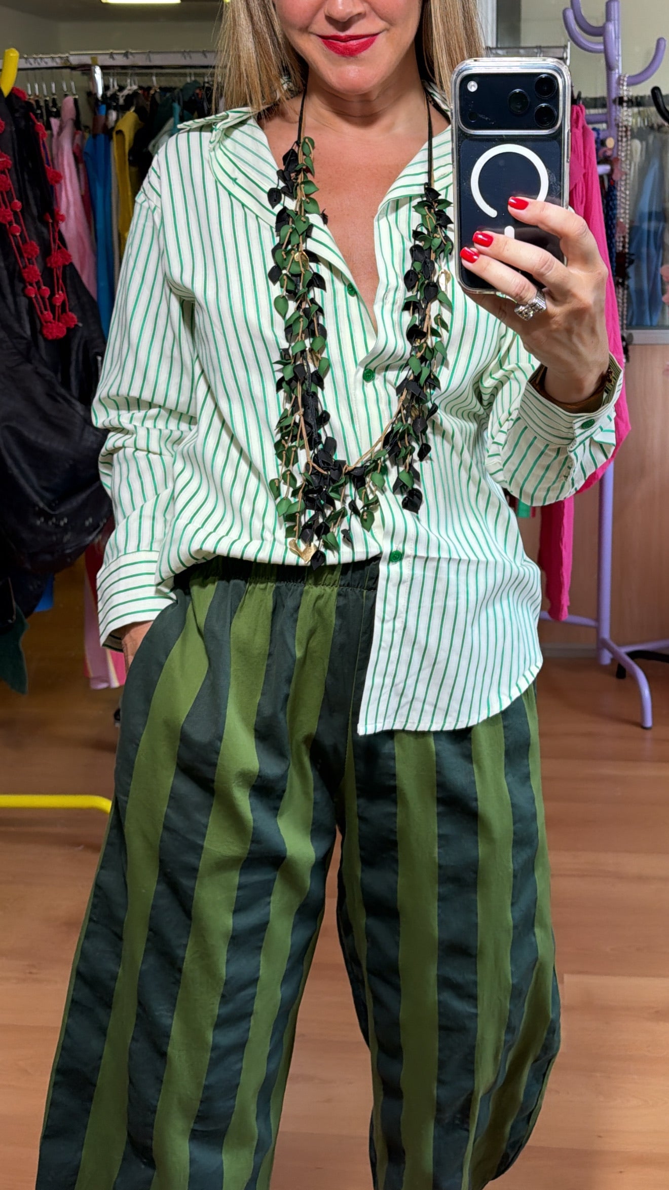 Pantalón a rayas verde