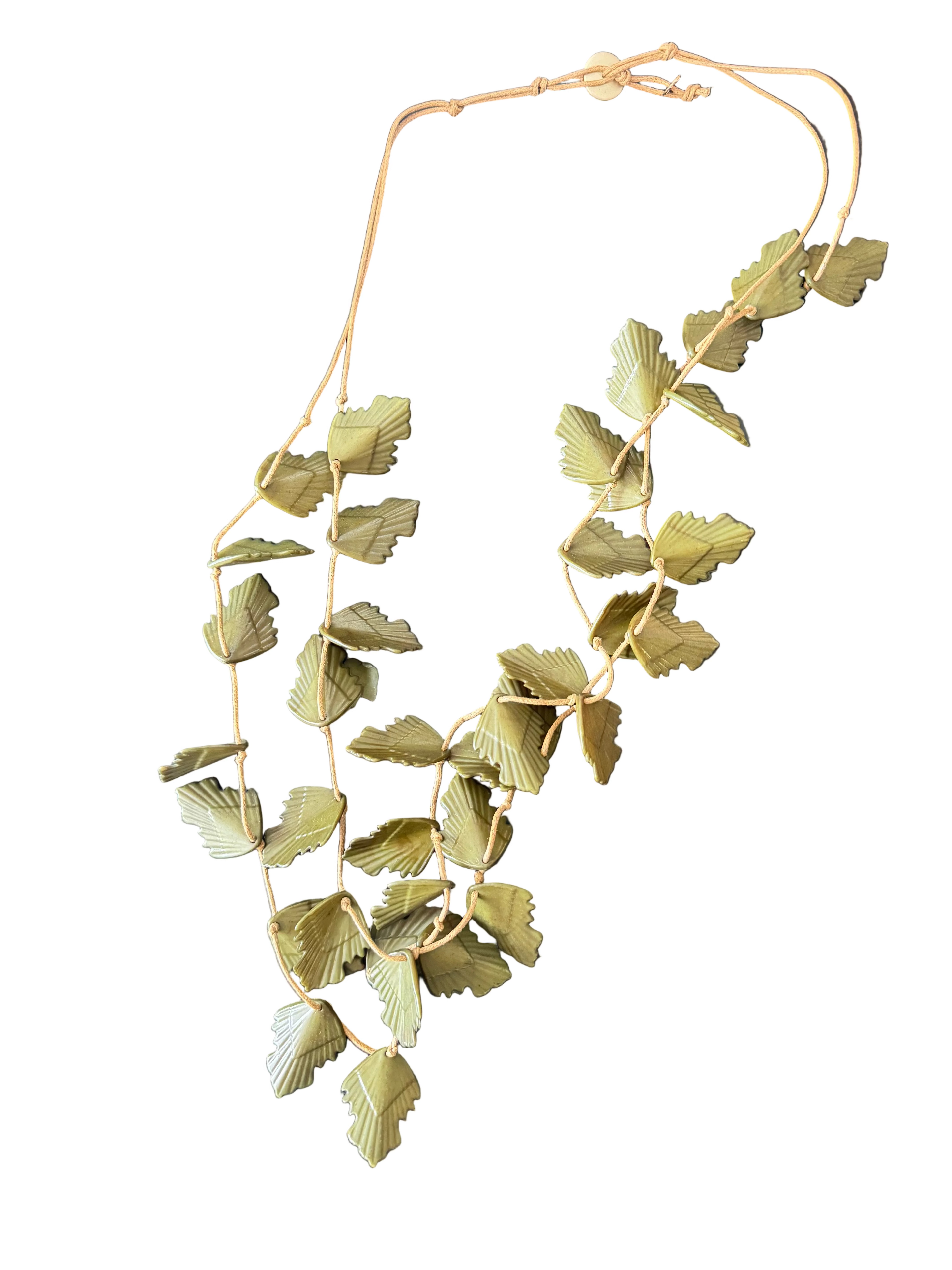 Collar hojas
