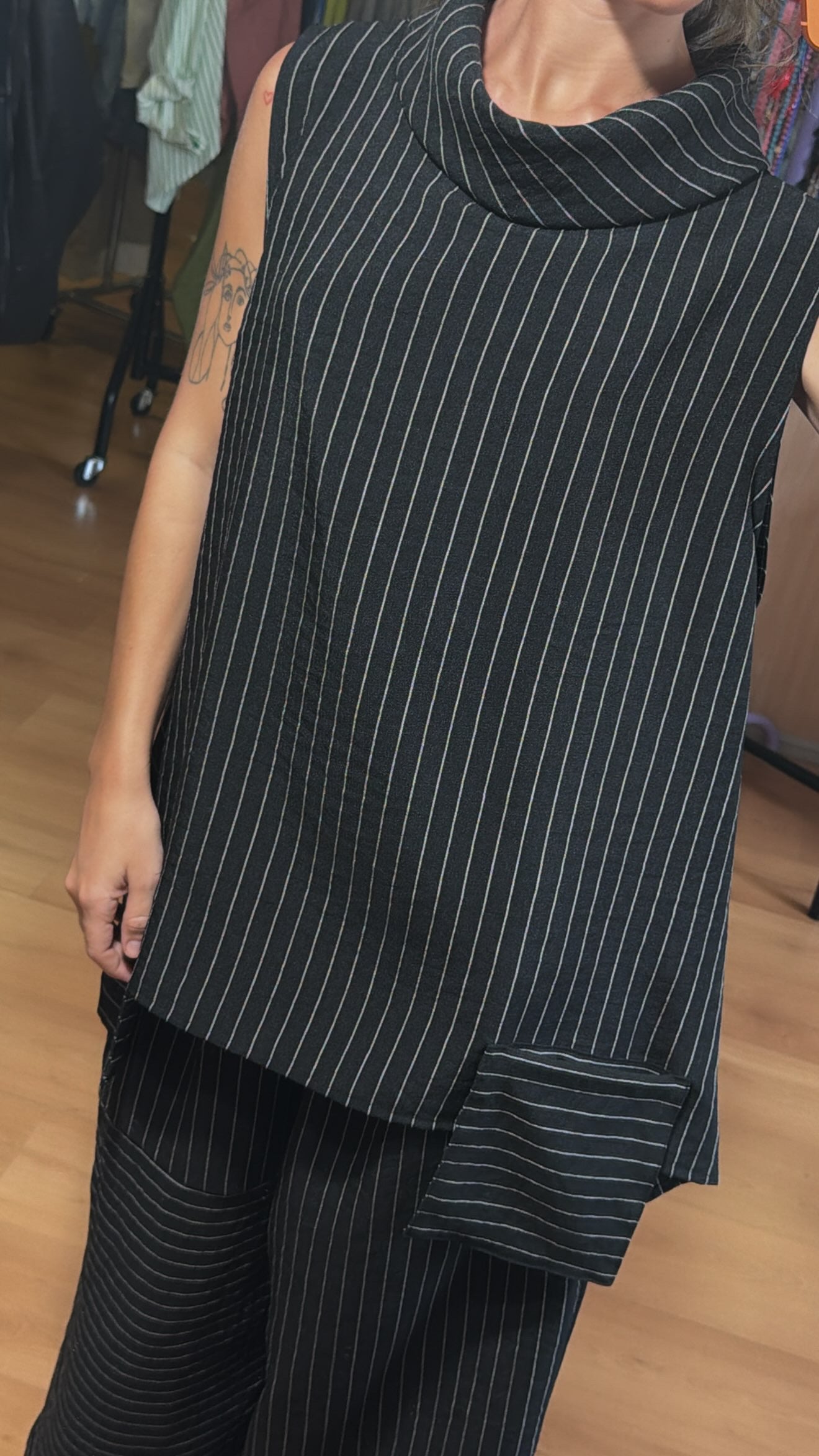 Blusa negra de rayas