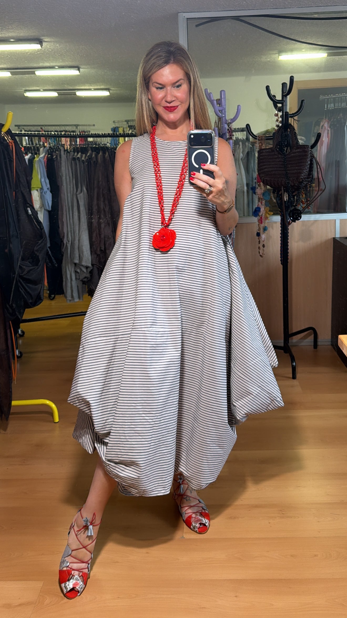 Vestido sin mangas a rayas