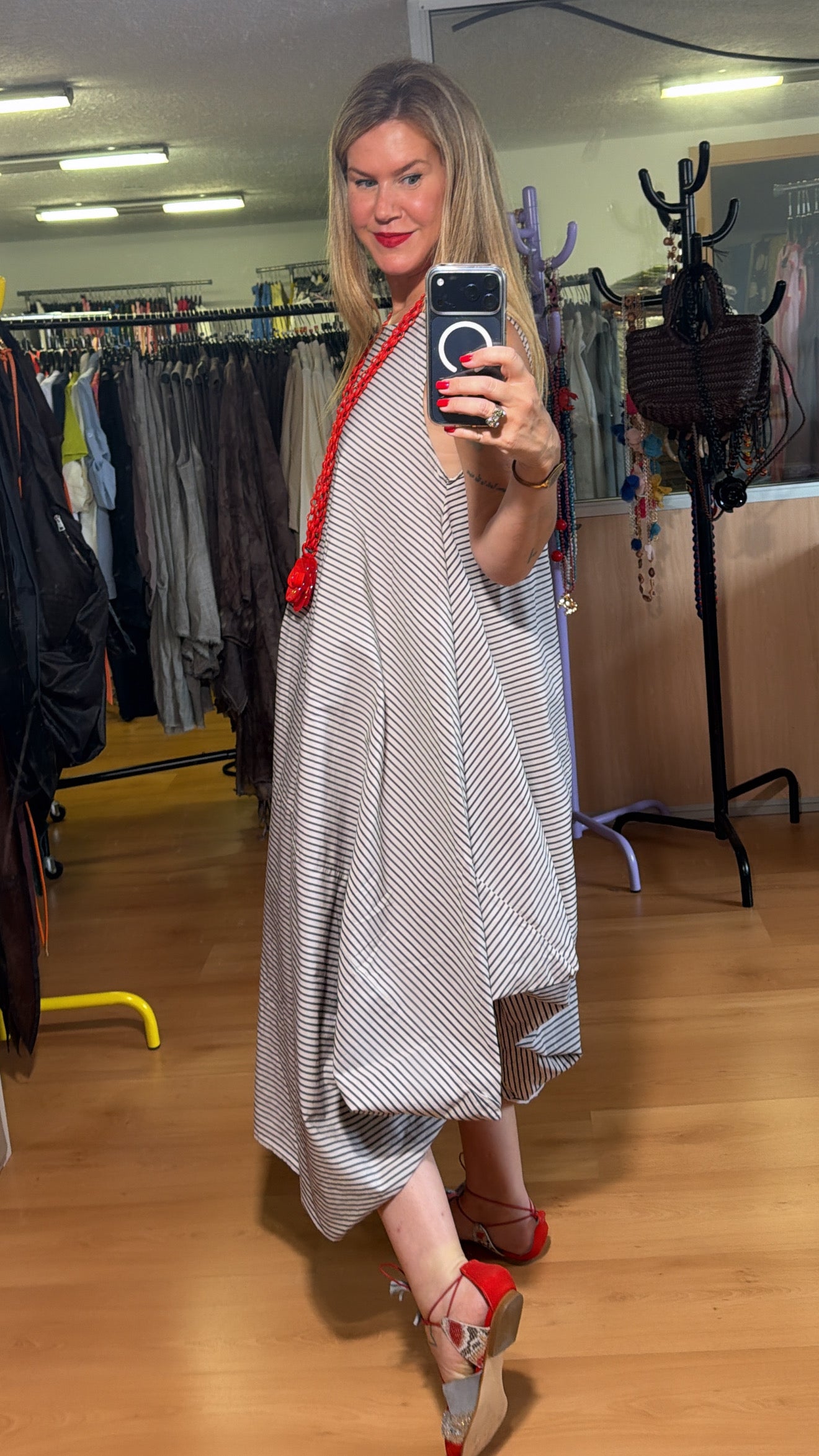 Vestido sin mangas a rayas