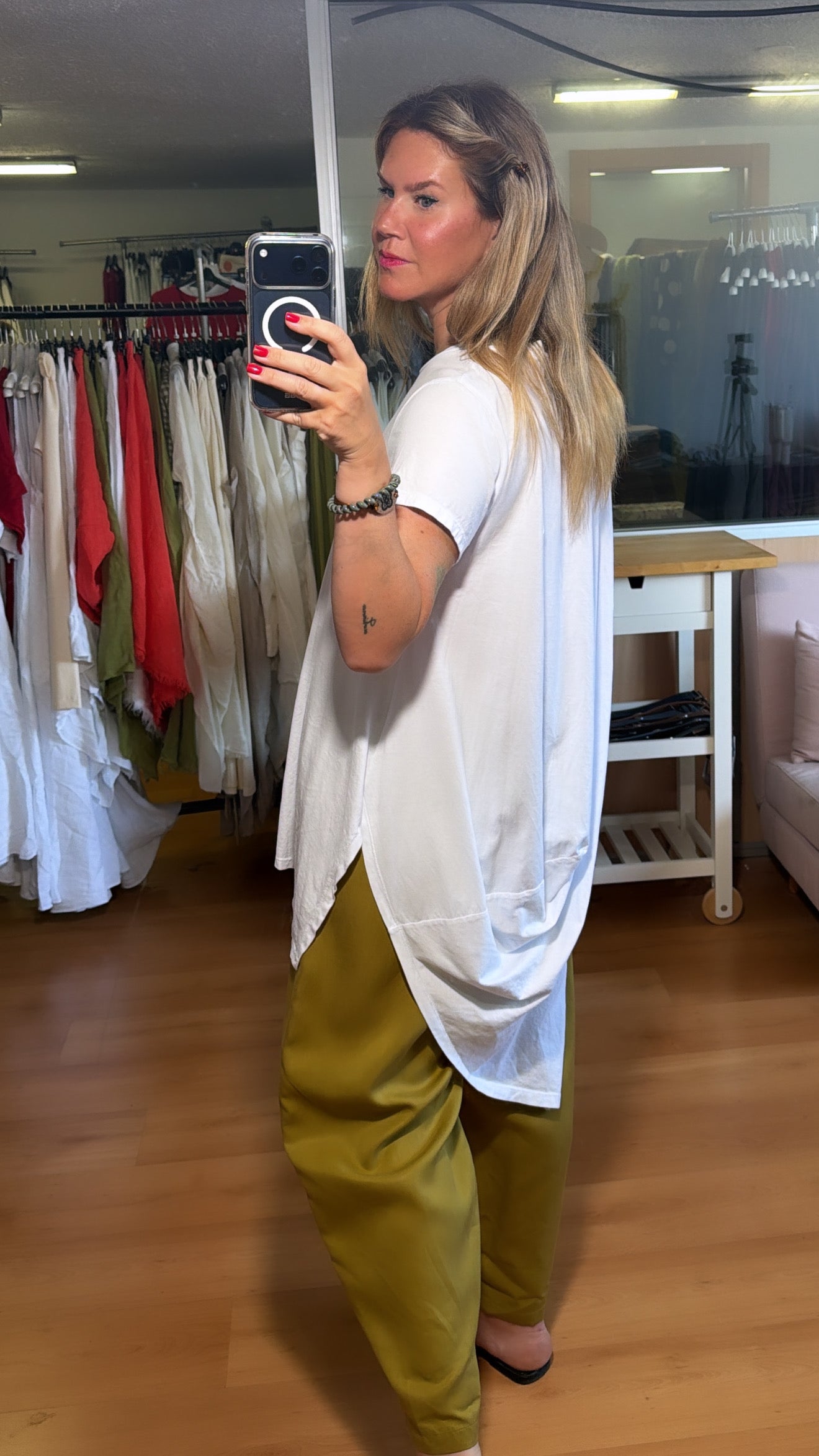 Camiseta básica pico trasero