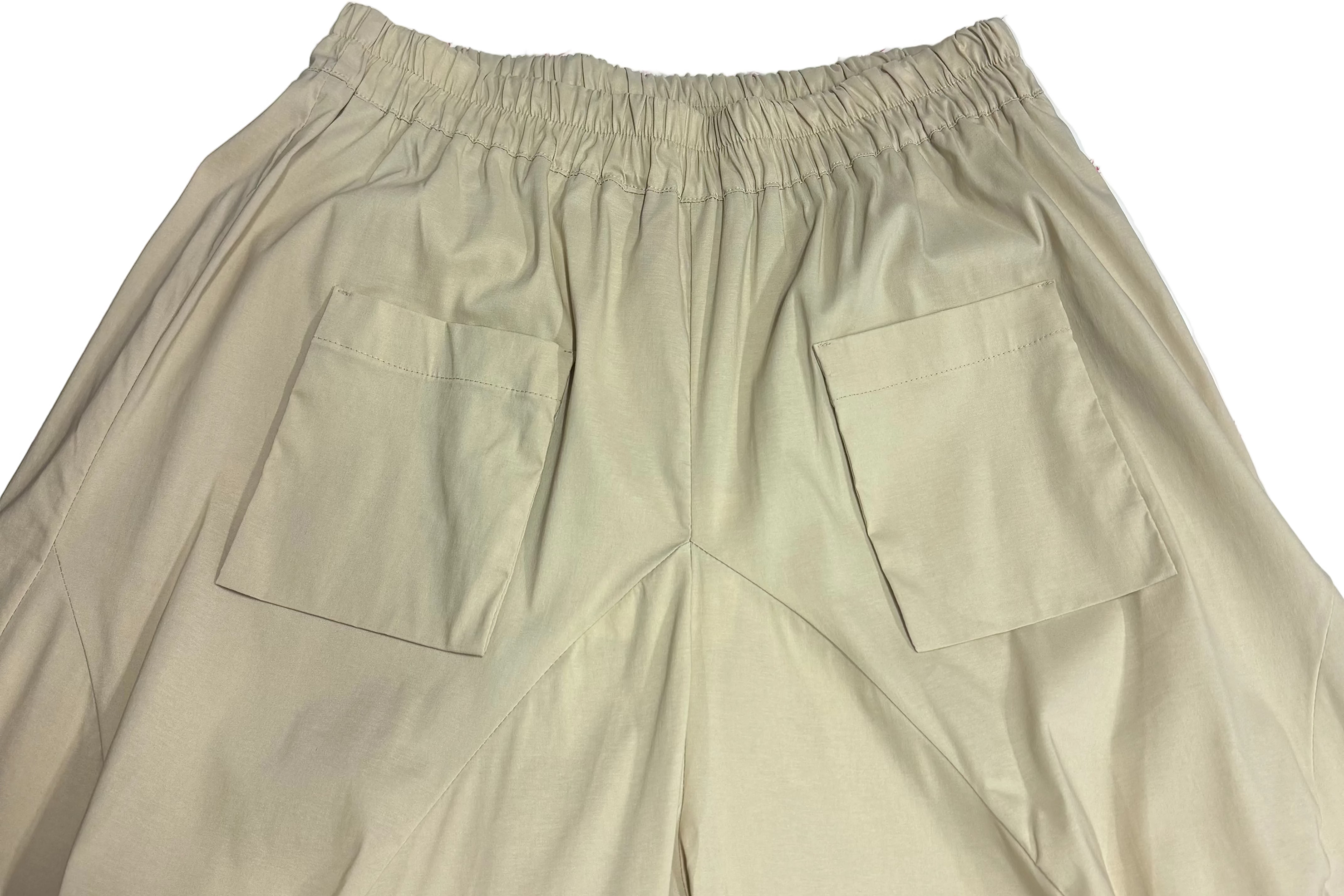 Pantalón baggy con bolsillo plastrón