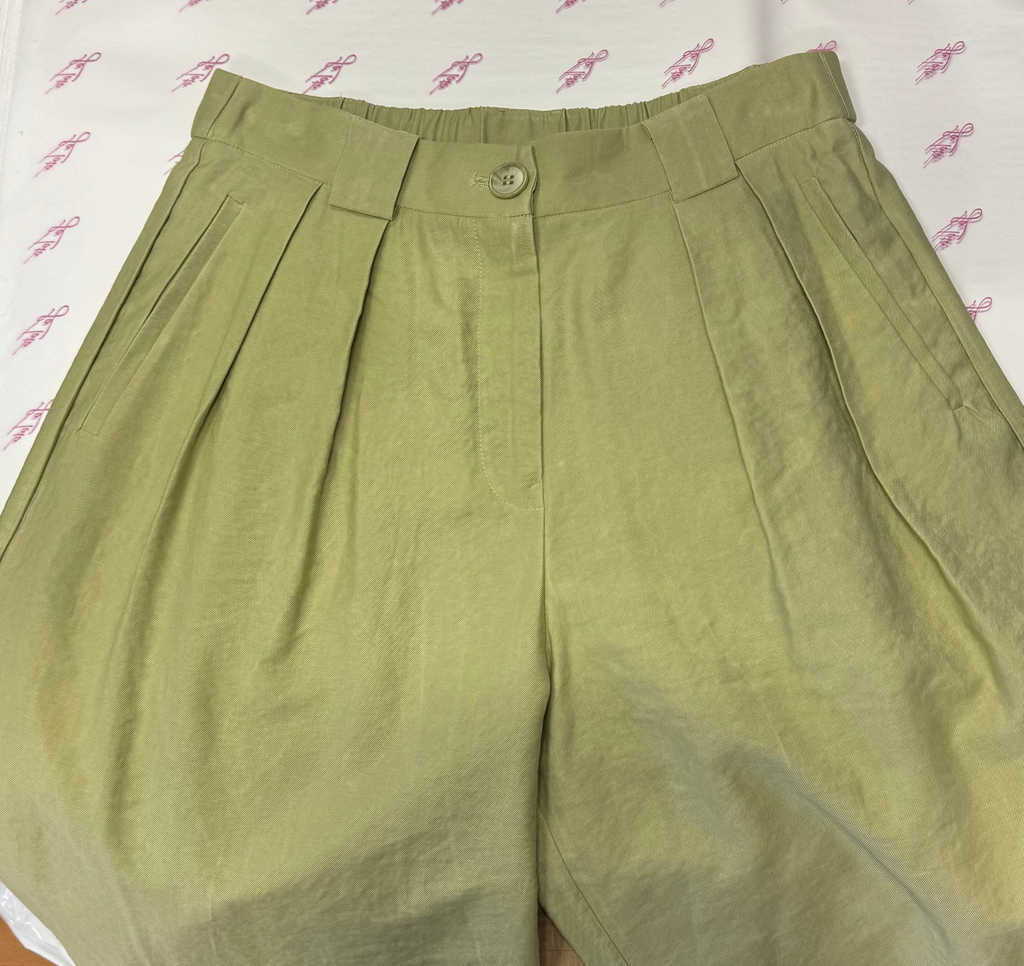 Pantalón pinzas verde oliva