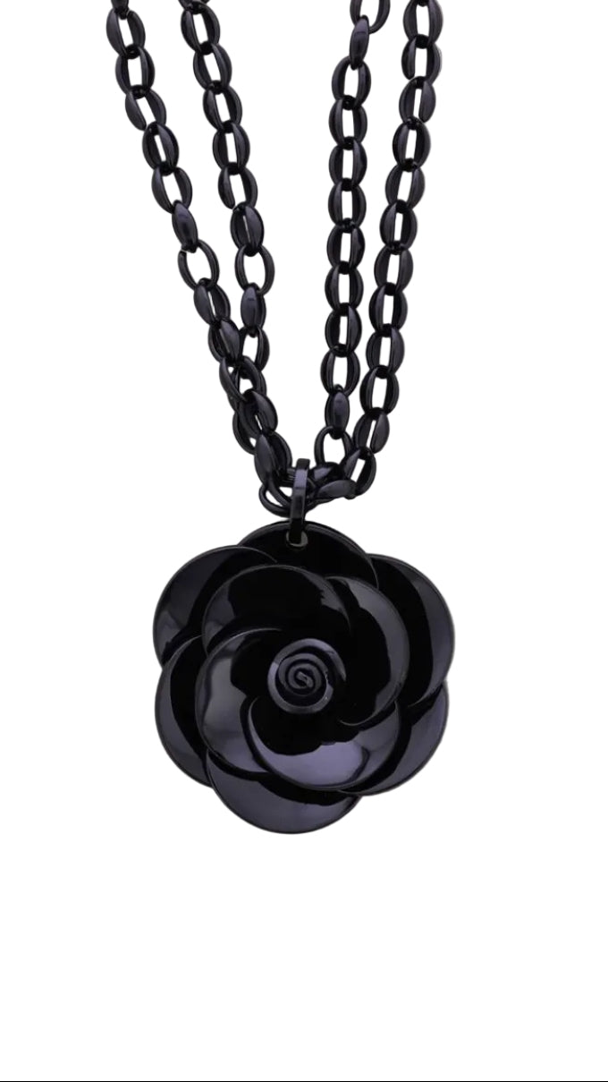 Collar doble y flor de resina